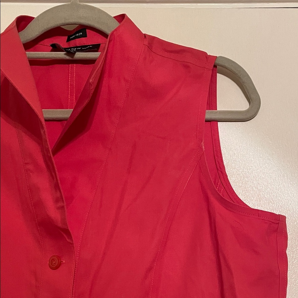 Sleeveless Coral Button-Up Top - Picture 2 of 6